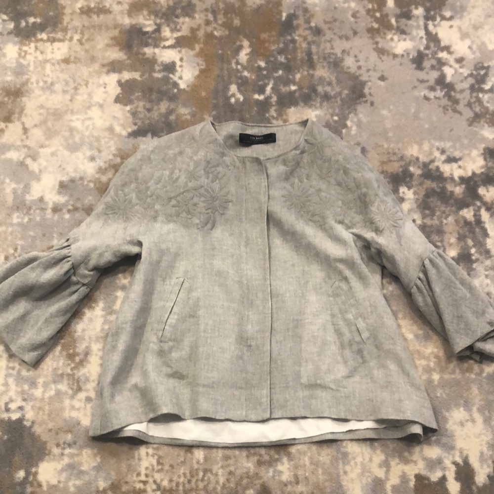 Zara gray zip blazer with flowered detailed